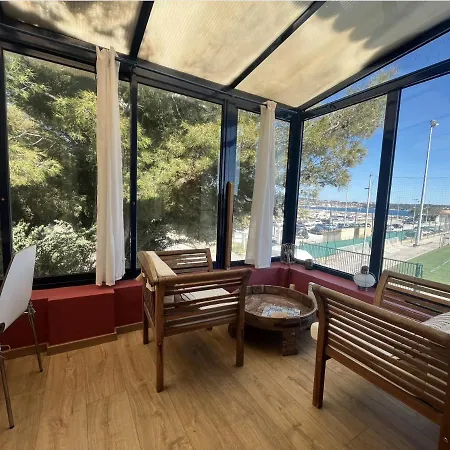 Maisonnette Sur Le Port De 邦多勒