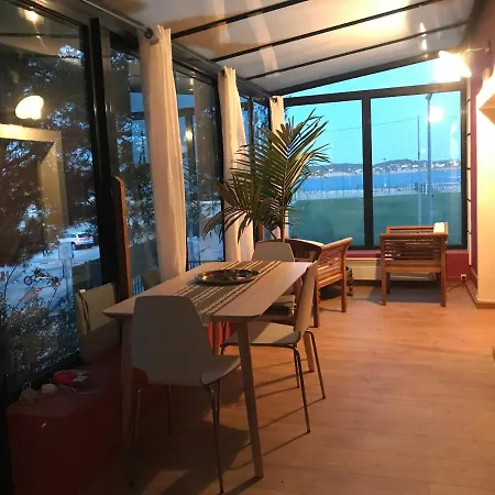 Maisonnette Sur Le Port De